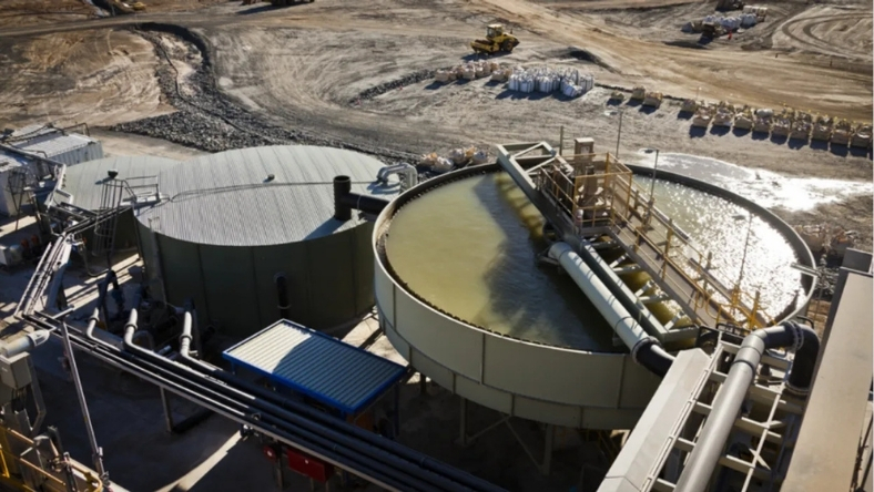 Direct lithium extraction facility with processing tanks and pipelines